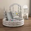 [Conjunto de Escorregador e Balanço Infantil para Uso Doméstico, Piscina de Bolinhas Oceânicas Interna, Cesta de Basquete para Bebê, Gol de Futebol de Brinquedo]