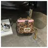 Mini bolsa transversal acolchoada com corrente estilo Chanel transfronteiriça novo modelo 2026 bolsa caixa simples retrô bolsa transversal versátil