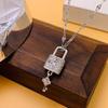 Collar de Acero de Titanio de Lujo Ligero Estilo Japonés y Coreano para Mujer, Diseño Nicho de Alta Gama Combinación Versátil para Primavera y Verano Estilo Celebridad de Internet ins Cadena para Clavícula