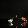 Empratamento de Banquete Rural Estilo Chinês com Flores e Plantas Artificiais, Decoração de Bandeja Artística para Hotel, Embelezamento Criativo de Pratos Frios e Sashimi com Flores Pequenas