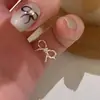 Anillo retro estilo vintage para mujer, versátil y moderno, adecuado para apilar, con un diseño único y elegante microincrustado, anillo para el dedo índice estilo ins, nuevo modelo de moda