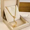 Nuevo producto transfronterizo: Cadena de clavícula elegante y versátil de lujo ligero con incrustaciones de microdiamantes, collar de acero de titanio, accesorio de joyería que no se decolora