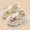 (Venda quente) Verão Novo EVA Pai-Filho Antiderrapante Desenho Animado Crianças Sapatos com Furos Chinelos Meninas Interno Externo Meninos