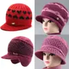 Gorro de tricô quente com forro de fleece para mulheres de meia-idade e idosas, adequado para outono e inverno, projetado para mantê-las aquecidas e protegê-las do frio