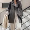 Casaco longo de lã casual de inspiração Hepburn estilo francês de lapela com detalhe de cinto, para mulheres, de Dongdaemun, Coreia