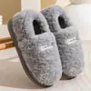 Pantuflas de algodón cálidas para hombre con suela gruesa para uso en exteriores, nuevos modelos de otoño e invierno 2026, con forro polar añadido y características antideslizantes