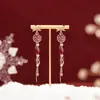 Brincos de Flor de Veludo Retrô, Brincos de Luxo Acessível de Alta Qualidade, Elegantes, de Alta Qualidade e Atmosféricos para Outono e Inverno, Brincos Vermelhos de Ano Novo para Mulheres
