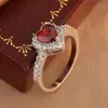 Joyería de Comercio Exterior Anillo con Forma de Corazón Transfronterizo, Anillo con Forma de Corazón de Diamante Rosa con Piedra Preciosa de Turmalina Imitación, Anillo Completo de Diamantes, Fresco y Dulce