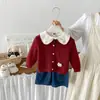Conjunto de Tres Piezas Dianxi para Bebé: Camiseta Interior Bordada con Cuello, Chaleco Sencillo de Otoño Nuevo, Jeans con Corazón