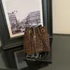 Bolsa tote casual retrô, estilosa e de alta qualidade, nova coleção outono 2026, cor sólida, design chique, adequada para o trabalho e para o trajeto diário.