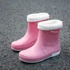 Botas de lluvia transfronterizas, zapatos de agua de tubo medio de moda para mujer, botas de lluvia para uso exterior, zapatos de goma antideslizantes impermeables, cubrezapatos ligeros, botas de agua para adultos