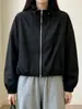Chaqueta cortavientos de color liso con diseño de cordón y cuello alto estilo coreano para otoño 2026, para mujeres petite, holgada y elegante