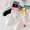 Nuevos Calcetines Sin Hueso Otoño e Invierno Estilo Coreano Rayados Tres Barras Medias para Mujer Estilo Universitario Combinación de Colores Calcetines Deportivos Venta al por Mayor