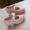 2026 Novos Sapatos de Salto Alto Estilo Coreano para Meninas com Laço, Sapatos de Princesa para Crianças Maiores, Sapatos de Couro para Performance de Dança