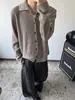 Cardigã de malha waffle retrô americano com uma vibe descontraída para homens e mulheres, adequado para primavera e outono, jaqueta casual de corte limpo