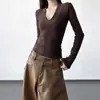 Camiseta Base Ajustada de Moda Invierno 2025 para Mujer, Versátil Adelgazante Elegante Estilo Puro Deseo Suéter de Cuello V Manga Larga