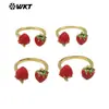 Wt-Rf009 Nuevo Anillo Abierto de Latón con Diseño de Fresa de Doble Cabeza Exportación Venta Caliente Joyería Diaria para Niñas