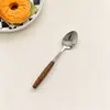 Modelo Nuevo 26 Años Mango de Madera de Ala de Pollo Transfronterizo Juego de Cubiertos de Acero Inoxidable Estilo Ins Coreano Retro Juego de Cuchillo, Tenedor, Palillos y Cuchara