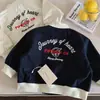 Jaqueta infantil, coleção outono 2026, jaqueta com bordado de letras estilo americano para meninos e meninas, jaqueta bomber estilosa e casual para bebês e crianças pequenas