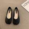 Sapatos Pretos de Porco com Bolinhas, Bico Dividido, Baixos, para Mulheres 2026 Novo Outono Moda de Bolinhas Loafers de Nicho para Mulheres