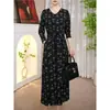 Vestido Elegante com Estampa Floral e Manga Longa, Decote em V - Dropshipping - Novo Estilo Primavera 2026 Elegante R Moda Versátil para Mulheres de Meia-Idade