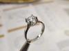 Libro Rojo Diamante Alto en Carbono Ocho Corazones y Ocho Flechas Anillo para Mujer 1 quilate Sencillo Seis Garras Anillo de Boda Tono Agitado Suministro en Vivo