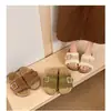 Chinelos peludos estilo francês com sola grossa e forro de fleece para mulheres, adequados para uso externo, novos chinelos de algodão Birkenstock 2026 versáteis para pessoas baixinhas