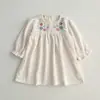 Vestido Infantil Menina Bordado no Colarinho Manga Longa Veludo Estilo Coreano Primavera e Outono Menininha Estilo Menina Vestido Princesa