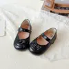 Novos Sapatos de Couro Estilo Princesa para Meninas, Sapatos Infantis Moda Coreana com Laço, Sapatos Baixos Mary Jane Antiderrapantes de Solado Macio