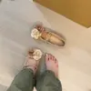 Tacón Grueso Retro Flor Suave Elevadores Tacones Altos Estilo Hada Francesa Zapatos Mary Jane de Gamuza Nuevo Estilo Verano y Otoño 2025