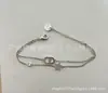 Pulsera Retro Clásica Incrustada con Diamantes con Estrellas de Letras, Cd y Pulsera de Perlas de Cinco Puntas para Mujer, Apilable, Lujo Ligero, Nicho, Sofisticada, Sensación de Alta Gama
