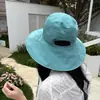 Chapéu de pescador estilo coreano ins xadrez pequeno com aba larga para proteção solar para mulheres, chapéu casual de primavera/verão para caminhada, design de nicho que faz o rosto parecer menor
