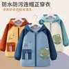 Funda para chaqueta de plumón, babero impermeable y resistente a las manchas con capucha para bebé, prenda de abrigo, elegante y se puede usar como capa exterior