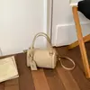 Nova Bolsa de Ombro Estilo Coreano de Nicho para Mulheres Primavera 2026, Bolsa Transversal Simples e de Luxo Leve, Bolsa Versátil para Axila da Moda para o Dia a Dia