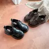 Otoño 2026 Nuevos Mocasines de Suela Gruesa Velcro Slip-on Zapatos Pequeños de Piel Casual Versátil Piel Suave Zapatos de Suela Plana