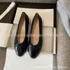 Versão de Luxo dos Sapatilhas de Ballet com Laço Xiaoxiangfeng para Mulheres, Novo Estilo 2025, Mocassins Planos Slip-On Color-Blocking