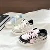 Zapatos Blancos de Lunares con Lazo Estilo Coreano para Mujer 2026 Otoño Nueva Llegada Diseño de Nicho Estudiante Versátiles Casuales Zapatos de Tabla