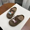 Moda Infantil Fofa Desenho Animado Pelúcia Cabeça de Pão Birken Meio Chinelo Uso Externo 2026 Primavera/Outono Novos Chinelos de Casal
