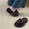 Nuevas Pantuflas de Piel con Suela Gruesa Estampado de Leopardo para Mujer 2026 Otoño/Invierno Suela Ligera Pantuflas de Piel Moda para Usar al Aire Libre Pantuflas de Algodón con Suela Suave