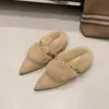 Decoração de Metal Pessoa Preguiçosa Outono/Inverno Bico Apontado Estilo Retrô Peludo Boca Rasa Slip-on Cobertura para a Cabeça Chinelos Meilade Chinelos para Usar Fora de Casa