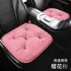 Almofadas para assento de carro estão em estoque. Almofadas de assento acolchoadas de inverno para fileiras dianteira e traseira. Almofadas universais para assento de carro para aquecimento