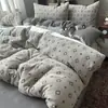 Juego de cuatro piezas de algodón jacquard teñido en hilo suave y arrugado, amigable con la piel, suave, estampado floral vintage, sábanas y ropa de cama lavadas
