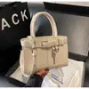 Bolsa Feminina Transfronteiriça 2026 Estilo Novo Primavera Chaveiro Bolsa de Mão Elegante de Ombro Único Bolsa Tote de Grande Capacidade para Mulheres