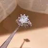 Anel Aberto Redondo de Zircônia Banhado a Ouro Real 14K Anel Versátil de Dedo Indicador Estilo Retro Luxo Leve Toque de Nicho High-End Joia para Mão