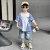 Conjunto de Roupas de Verão para Meninos 2026 Novo Verão Estilo Fino Estilo Verão para Crianças Pequenas e Crianças Mais Velhas Roupa Esportiva Meninos Manga Curta Fresco Bonito Tendência