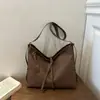 Bolsa Tote Versátil Vintage Texturizada Simples de Alto Valor, Grande Capacidade, Estilo Casual, Nova Moda Verão 2026