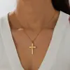 Collar con cruz microincrustada de circonita transfronterizo, accesorio de acero inoxidable chapado en oro, sensación de lujo ligero y alta gama, elegante cadena para la clavícula para mujer