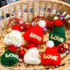 Llavero de Gorro Navideño Transfronterizo Lindo Sombrerito Llavero con Cascabel Regalo Pequeño para Estudiante Regalo Pequeño de Navidad Colgante