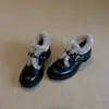 Sapatos de Couro Peludo Britânicos Outono e Inverno Novos Sapatos Versáteis com Fivela de Cinto e Salto Grosso para Mulheres