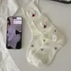 Nuevos calcetines de verano, resistentes al olor, versátiles calcetines de media pantorrilla con flocado de dibujos animados, calcetines de algodón estilo japonés para principios de otoño con cachorros de dibujos animados apilados